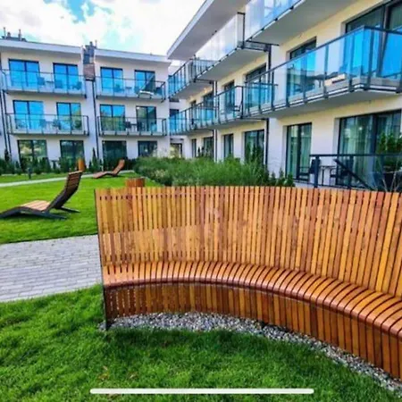 Luksusowy 122 니에초르체